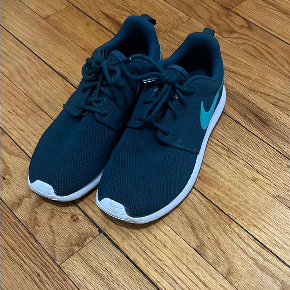 Nike Women's Sneakers in Teal and White